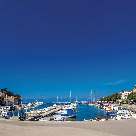 Apartment Awesome In Malinska